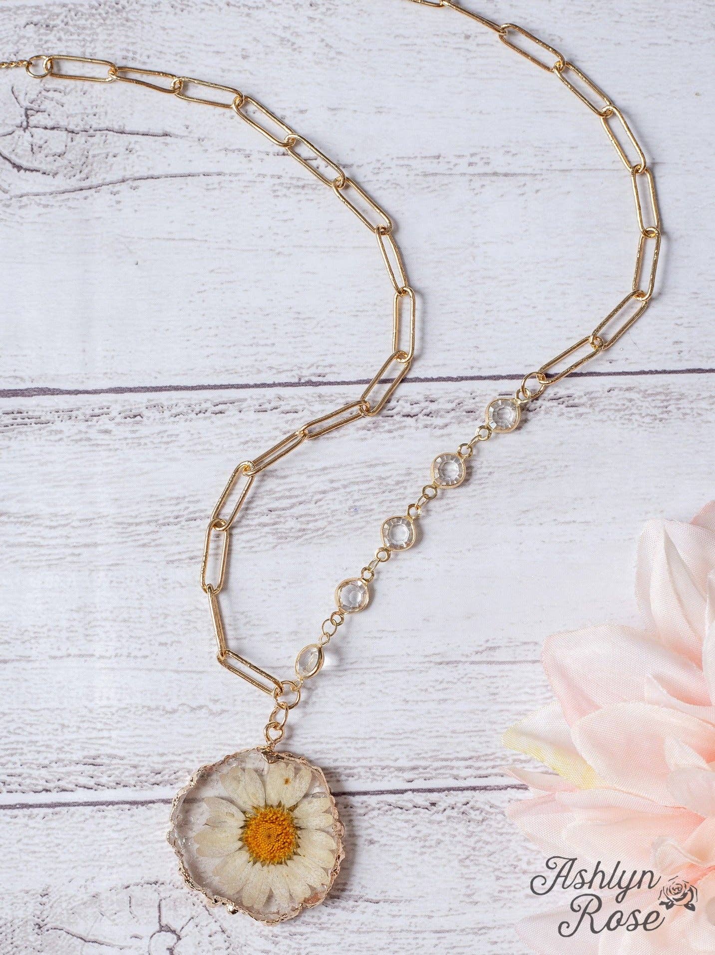 SHINE BRIGHT DAISY RESIN GOLD LINKED CHAIN NECKLACE