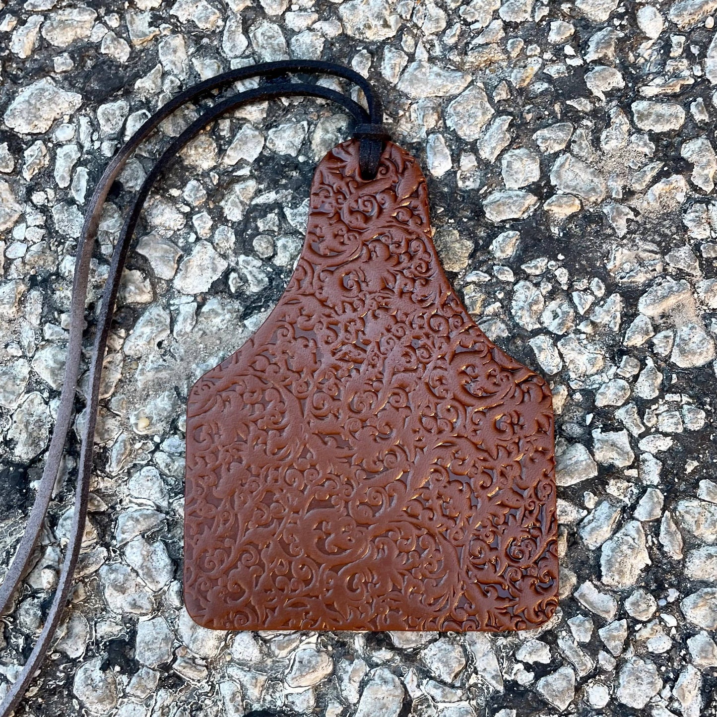 Scroll Cow Tag Air Flair: Warm Vanilla Leather Scent