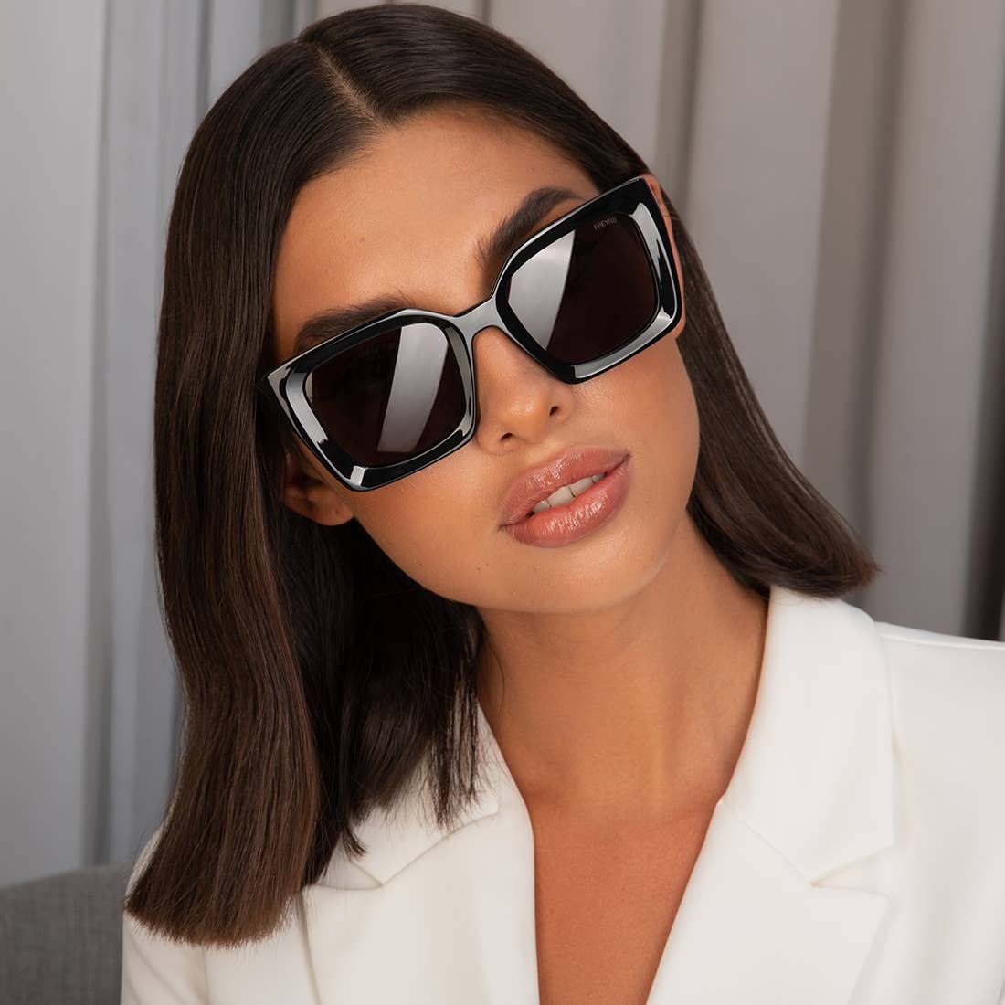 Coco Womens Sunglasses: Black