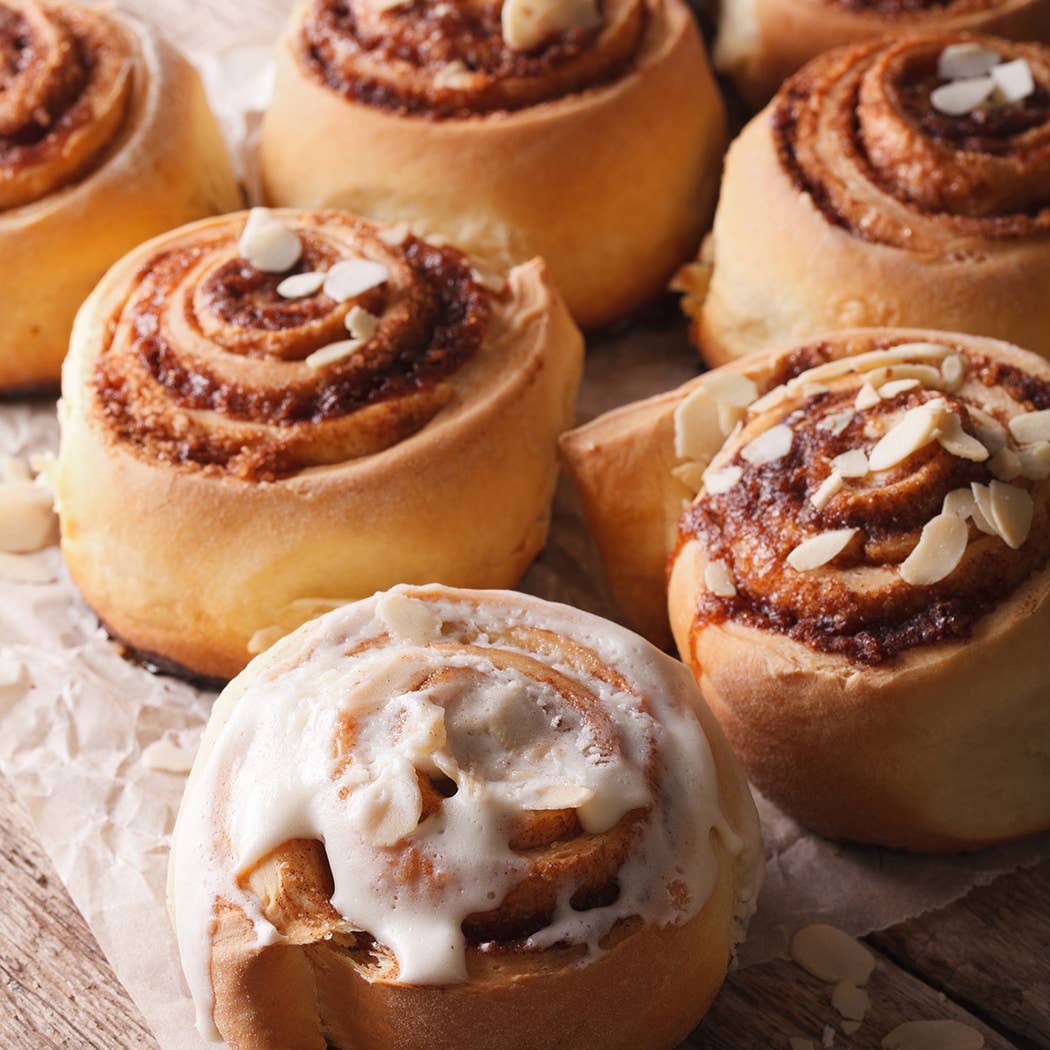 14 oz Milkbottle Candle: Sticky Buns